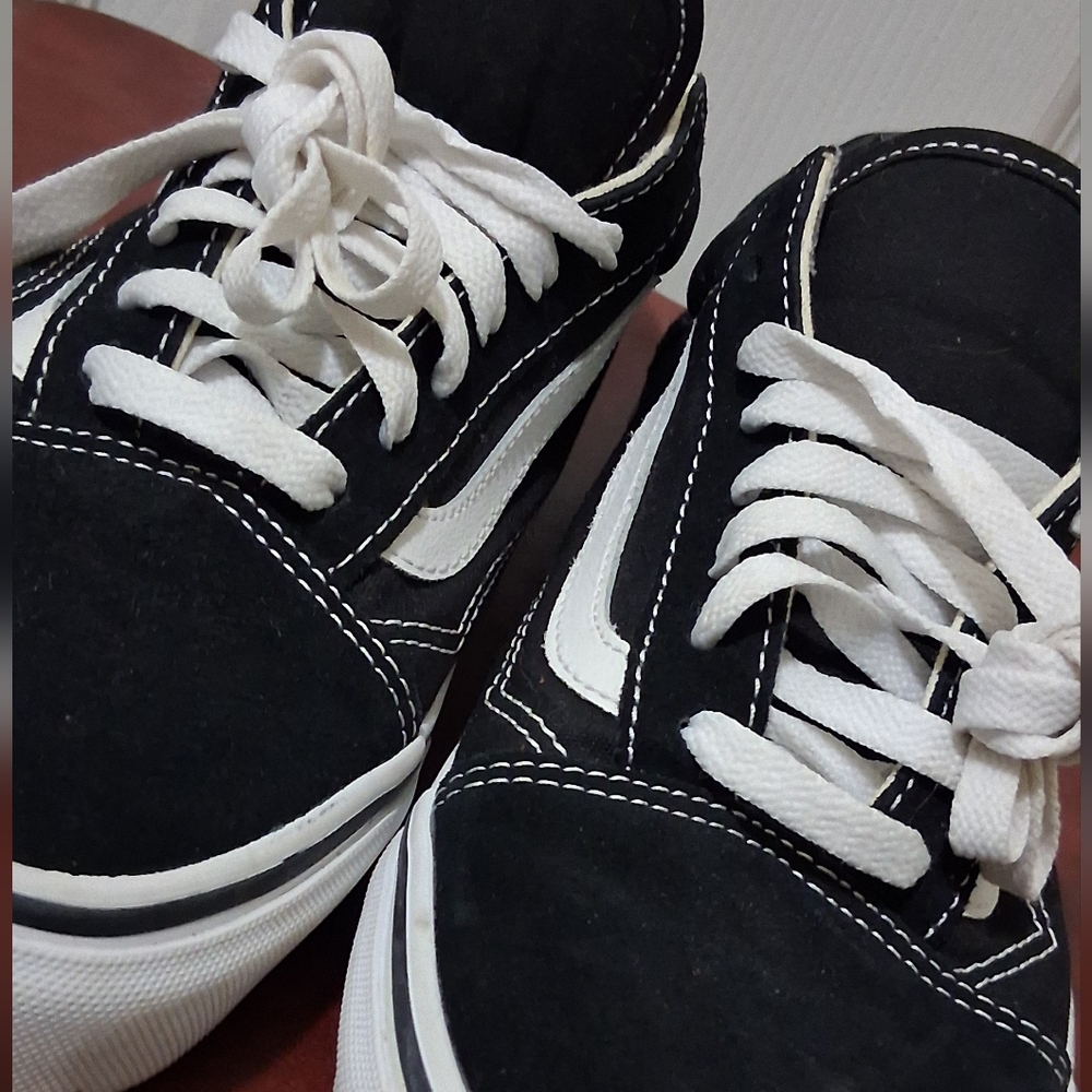 Vans - Picture 5 of 7